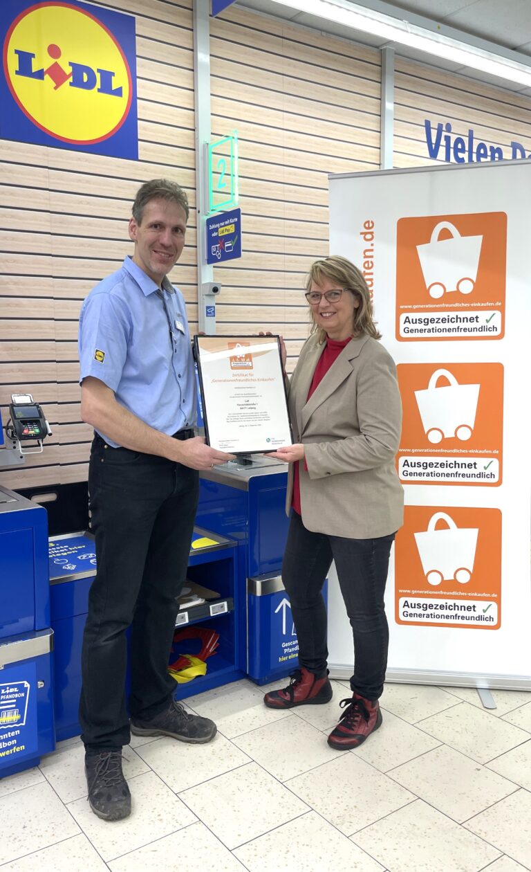 Der Marktleiter Frank Rosenstil, welcher über langjährige Erfahrung in der Branche verfügt, zeigte sich nach der Verleihung des Zertifikats durch Kerstin Berge vom Handelsverband Sachsen hoch erfreut. Gemeinsam mit seinem engagierten Team setzt er alles daran, diese hohen Service- und Dienstleitungsstandards zu halten.